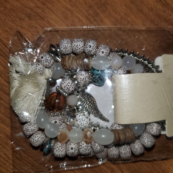 NWT white/ ivory multi strand bracelet - Picture 3 of 3